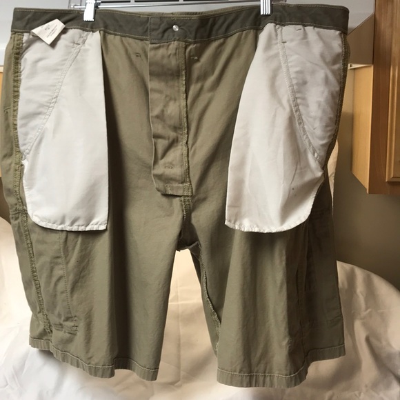 WRANGLER.  44.  Men’s cargo shorts.  Tan. - Picture 6 of 8